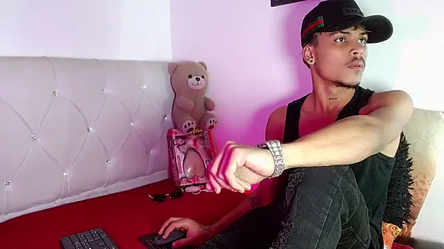Angel_foxc13 élő XXX-chatje
