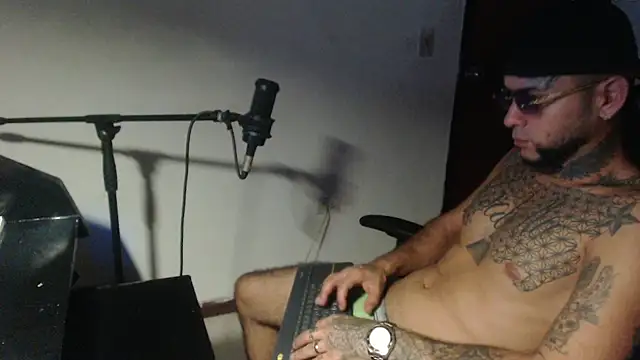 XXX chat uživo modela ROOKERT