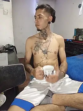 XXX chat uživo modela Tattoboy19cm