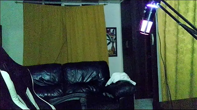 Chat +18 de aronmiller404 ao vivo
