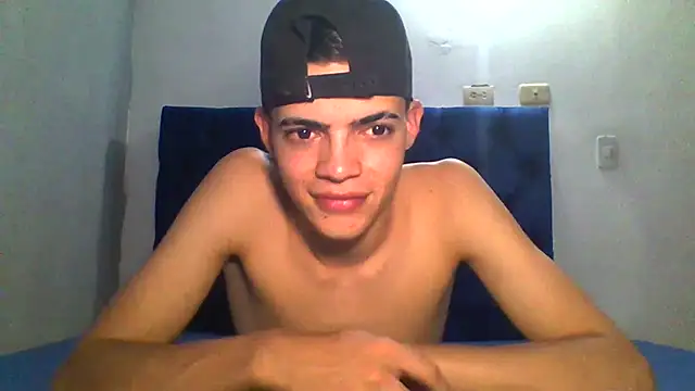 Latinos_2001 Adlı Modelin Canlı XXX Sohbeti