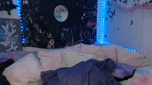 Emillyy_m XXX чат на живо