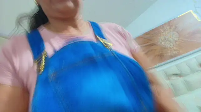 Sara_BigAss- Chat XXX in diretta