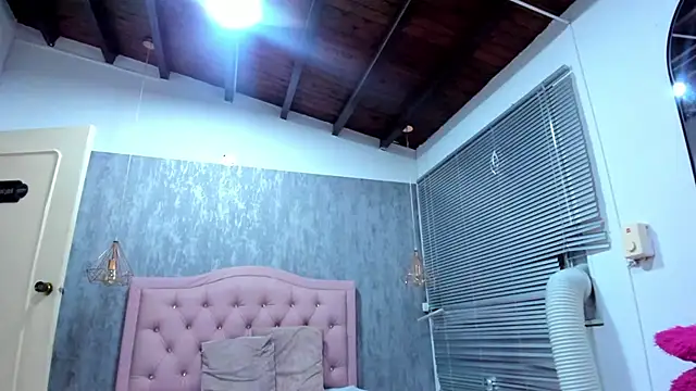 naomidibello লাইভ XXX চ্যাট