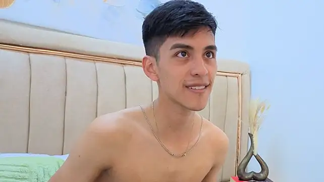 Show modela Julian_Carusso na web-kameri
