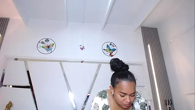 Amber_and_Tyler_ Adlı Modelin Canlı XXX Sohbeti
