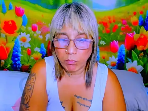 indianroxy live XXX chat