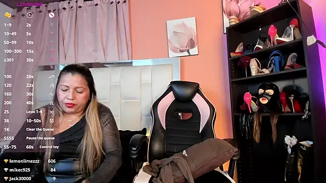 צ'אט XXX בשידור חי של LiaTaylorr
