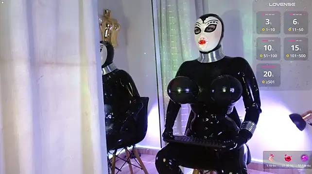 LatexDevil_Blondie: онлайн-секс-чат