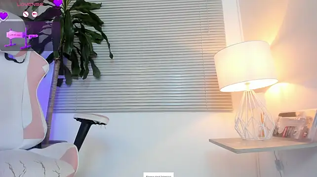 Littlee_Emily18 Live XXX-Chat