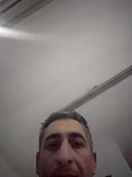 Show modela Alejandro83bsf na web-kameri