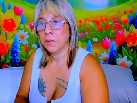 indianroxy Adlı Modelin Canlı XXX Sohbeti
