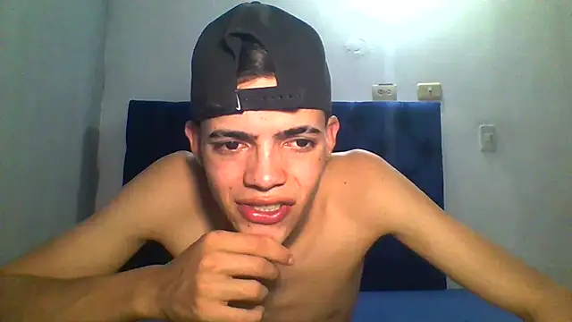 Latinos_2001 live XXX chat