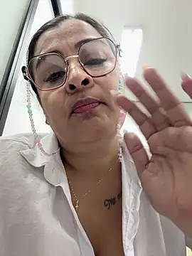Lili__taylor's Live XXX Chat