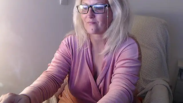 XXX chat uživo modela Divineblond