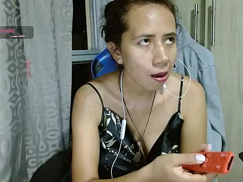 Danielagomez33 Adlı Modelin Canlı XXX Sohbeti