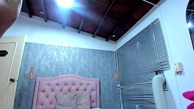 Chat +18 de naomidibello ao vivo