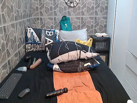 THREEHOLESPLEASURE99's Live XXX Chat