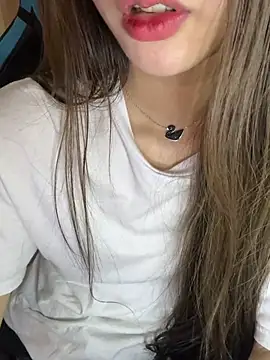 Yiyina_17 Adlı Modelin Canlı XXX Sohbeti