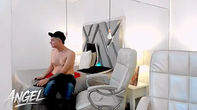 Chat +18 de AngelBlue__ ao vivo