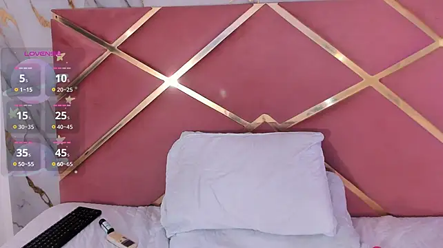MadyyCruz élő XXX-chatje