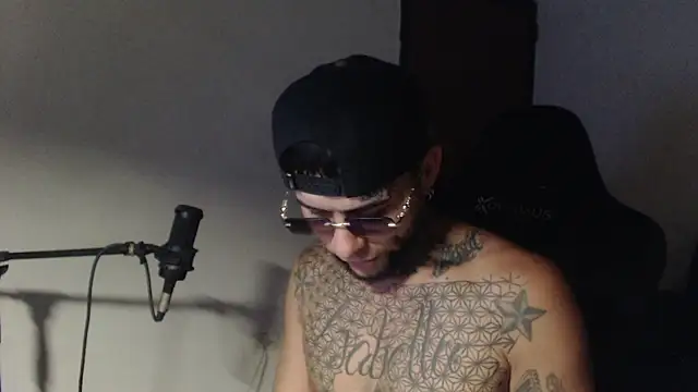 XXX chat uživo modela ROOKERT