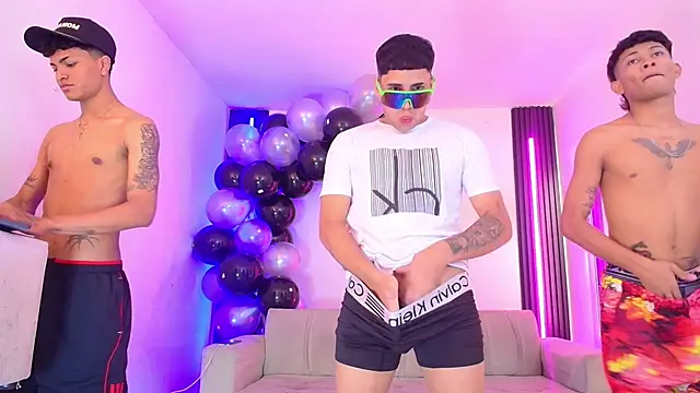 XXX chat uživo modela GoldenDuoheat
