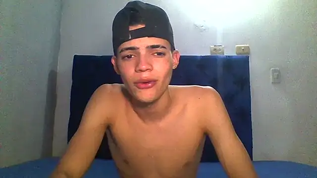 Latinos_2001's Live XXX Chat