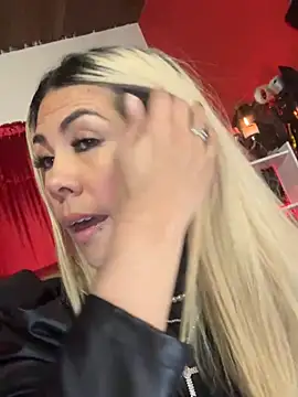 MistressAndre élő XXX-chatje