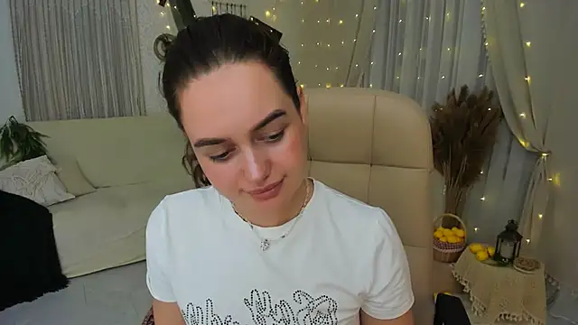 MiracleCurly Adlı Modelin Canlı XXX Sohbeti