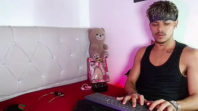 Angel_foxc13 Chat XXX in diretta