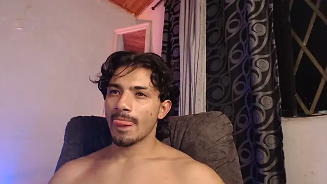 ArturoCardona_ XXX чат на живо