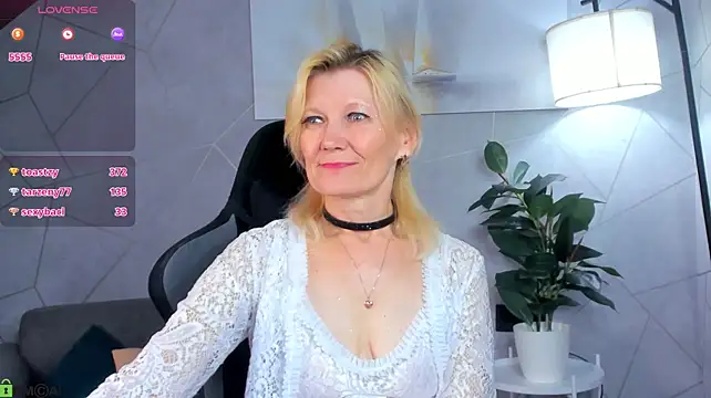Julie_Lucas' Live XXX Chat