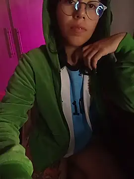 skinnyX333's Live XXX Chat