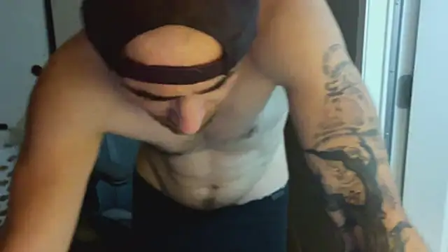 Huntzg23's Live XXX Chat