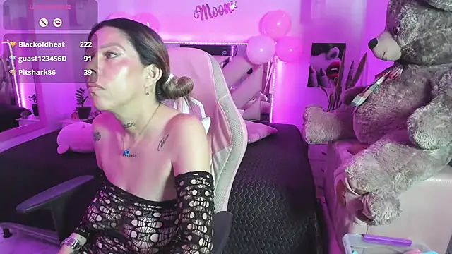 Chat XXX en directo de Karly_moon