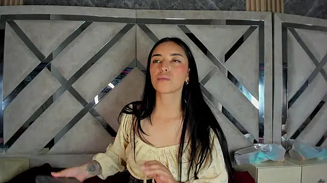 Violeta_Harlow Adlı Modelin Canlı XXX Sohbeti