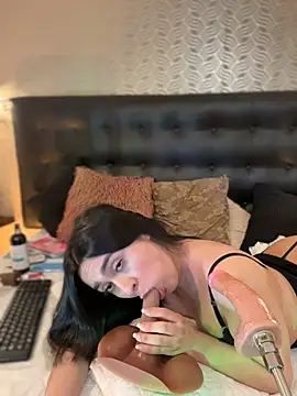 MiahWindsor XXX чат на живо