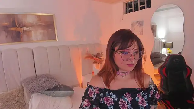 leah_bloom_'s Live XXX Chat