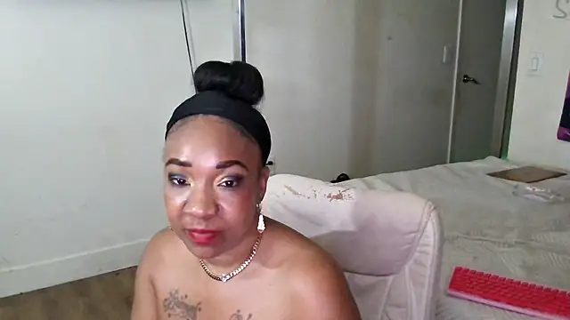 צ'אט XXX בשידור חי של mzpretty444
