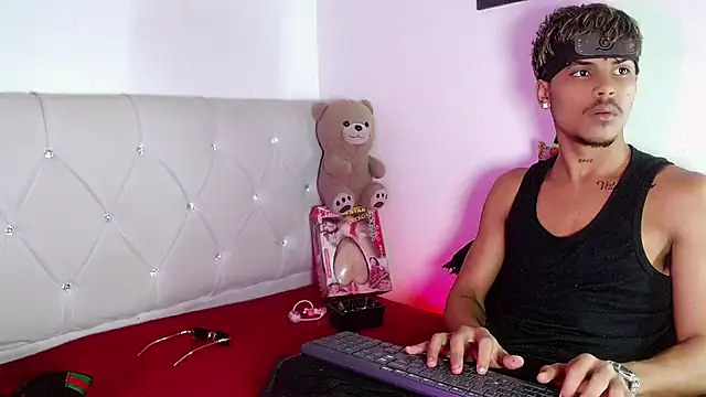Angel_foxc13 Adlı Modelin Canlı XXX Sohbeti