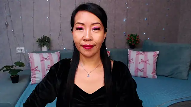 LiaPak লাইভ XXX চ্যাট