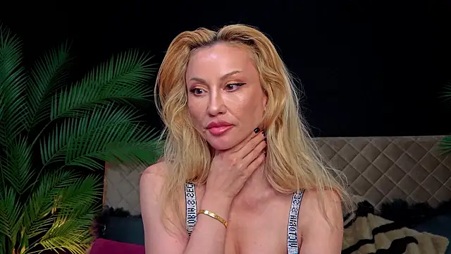 KellyWife's Live XXX Chat