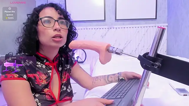 sarah_sluty Adlı Modelin Canlı XXX Sohbeti