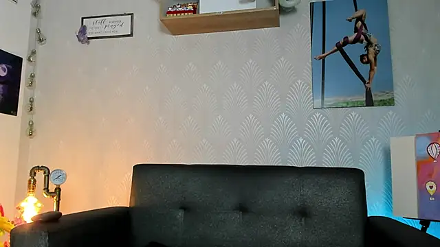 Alaia_Love77's Live XXX Chat