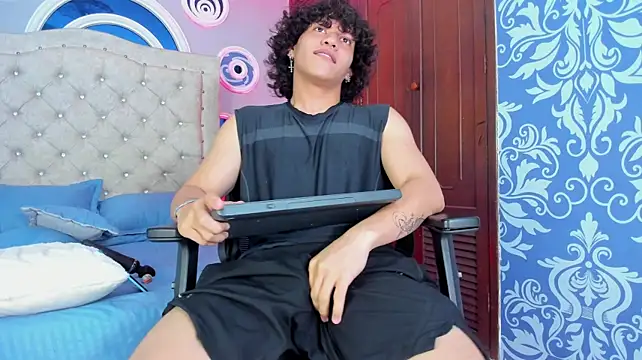 adrian_black86306 – Live XXX-chat