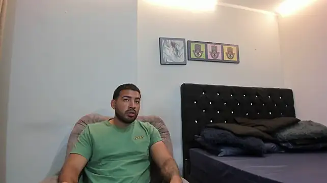 Massimo_Moretti Adlı Modelin Canlı XXX Sohbeti
