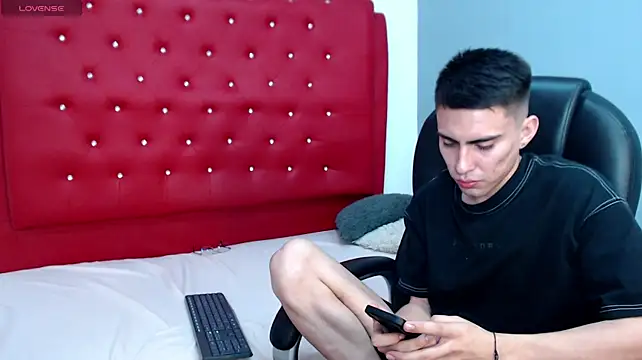 twinkboy_230 Adlı Modelin Canlı XXX Sohbeti