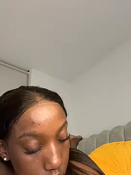 FiorelaLenin's Live XXX Chat