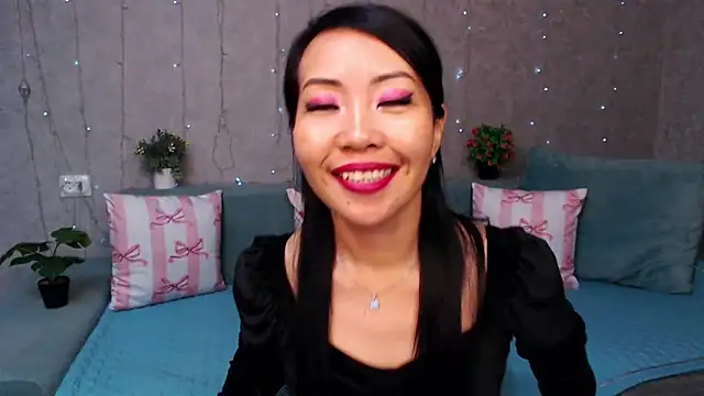 LiaPak's Live XXX Chat